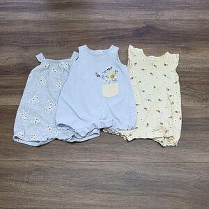 🐝Baby Girl Bee & Flower Rompers SIZE: 12 Months🐝